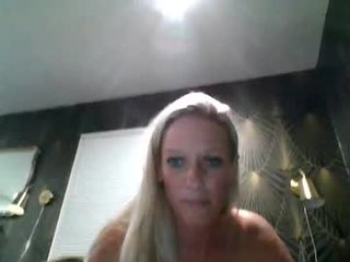 Webcam Belle - malibumelons cam girl showing big tits and big ass