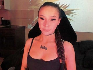 Webcam Belle - ashmila brunette teen cam babe plays with her tight asshole