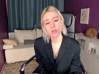 Webcam Belle - lily_birch domina cam girl loves dirty live sex in the chatroom