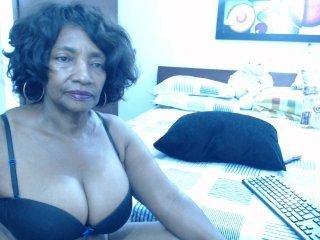 Webcam Belle - matureflirt69 ebony cam mature loves stuffs her pussy his horny pecker