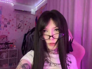 Webcam Belle - savageaura cam girl loves her sweet pussy penetrated hard