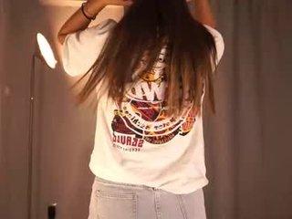 Webcam Belle - loiskapoi cam babe with small tits wants dirty live sex