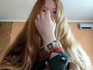 Webcam Belle - maricagorgo redhead cam babe enjoys deep kiss in asshole on camera