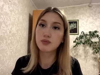 Webcam Belle - maudiesikes cam girl in private chat fulfills your desire online