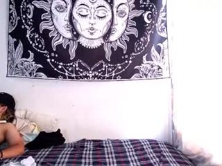 Webcam Belle - lewis_ly spanish cam babe wants her asshole humped on camera