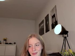 Webcam Belle - nickacherie blonde cam girl with big boobs teaching how to have sex