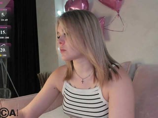 Webcam Belle - jerry-hall cam girl loves her sweet pussy penetrated hard