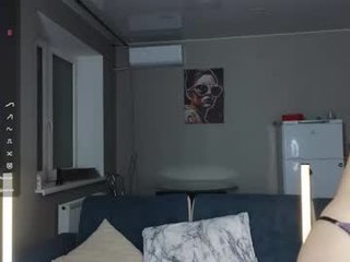 Webcam Belle - mollys_eyes cam babe with small tits wants dirty live sex