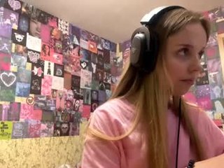 Webcam Belle - secret_halo big tits nude cam babe enjoys hard fucking