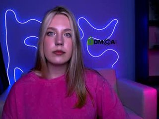 Webcam Belle - shinykaya depraved blonde cam girl presents her pussy drilled