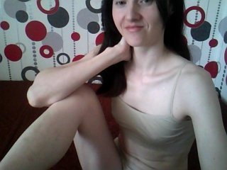 Webcam Belle - viyusu brunette cam girl with shaved pussy doesn't spare her booty