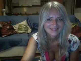 Webcam Belle - claudia_with_love italian cam milf loves performing live sex shows
