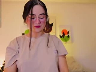 Webcam Belle - thedisneygirl cam babe with small tits wants dirty live sex