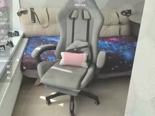 Webcam Belle - stella820422 big tits pregnant cam girl opens pink pussy