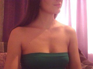 Webcam Belle - droplet83 brunette cam girl with shaved pussy doesn't spare her booty