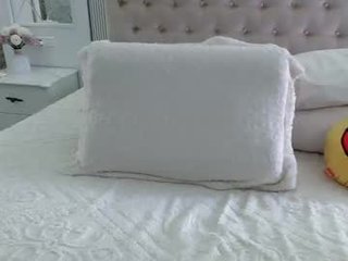 Webcam Belle - mommy4y cam slut loves fucking her boyfriend online
