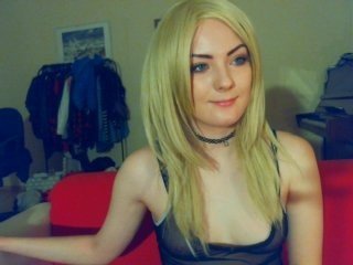 Webcam Belle - sweet-daria european cam babe with small tits goes doggie style online