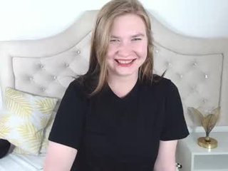 Webcam Belle - laraflirt white cam babe with big tits goes doggie style online
