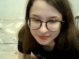 Webcam Belle - catherinerey cam babe with small tits offer their holes for dirty live sex