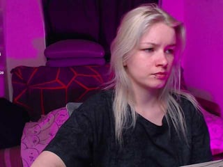 Webcam Belle - cherrynight666 cam girl loves her sweet pussy penetrated hard