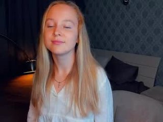 Webcam Belle - nicolavanderbie nude cam bitch enjoys hard live sex on camera