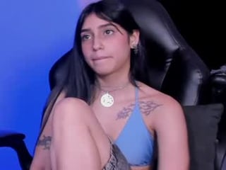 Webcam Belle - lilithcollins cam babe with small tits wants dirty live sex