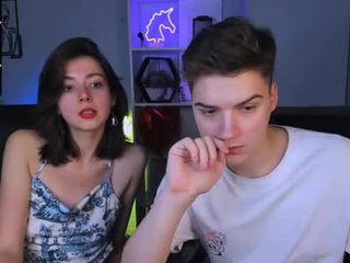 Webcam Belle - bella_cute12 cam babe with small tits wants dirty live sex