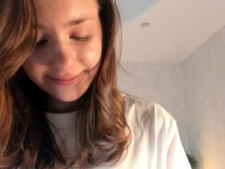 Webcam Belle - oscarheberle depraved brunette cam girl presents her pussy sodomized
