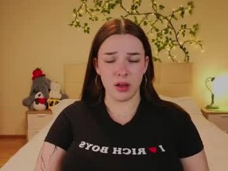 Webcam Belle - iwi_wi_wi big tits cam babe posing and masturbating online