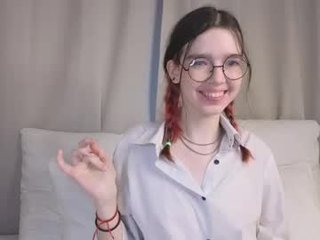 Webcam Belle - lilteya cam babe with small tits wants dirty live sex