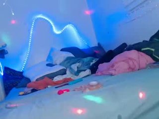 Webcam Belle - ittakes2bellanherfella cam girl gets her ass hard fucked by her partner