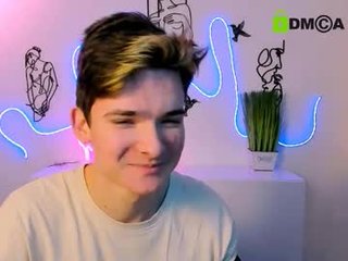 Webcam Belle - leo_valor sex cam with a horny cute cam girl that's also incredibly naughty