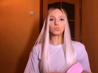 Webcam Belle - janeanjourneay english cam girl loves fisted and left gaping for you on camera