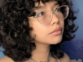 Webcam Belle - angelmoouth spanish cam babe wants her asshole humped on camera