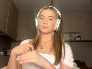 Webcam Belle - lourapimenta nude cam bitch enjoys hard live sex on camera