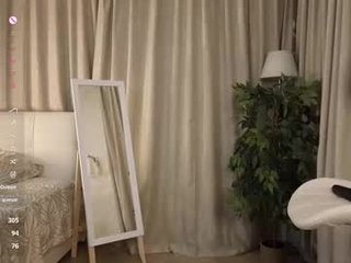 Webcam Belle - alicablackk cam girl showing big tits and big ass