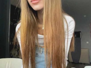 Webcam Belle - sofiatanna elegant cam girl in a revealing bra online