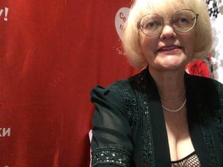 Webcam Belle - klounessa european cam babe offers her hairy pussy for live sex experiments