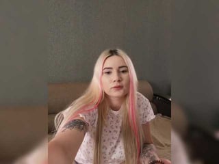 Webcam Belle - annet111 european cam babe rubs her smooth pussy till she cums