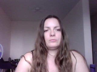 Webcam Belle - silverhp european cam babe offers her hairy pussy for live sex experiments