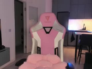 Webcam Belle - wowlovie666 cam girl showing big tits and big ass