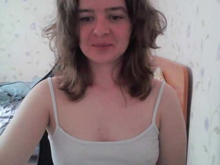 Webcam Belle - -vagi- european cam babe rubs her smooth pussy till she cums