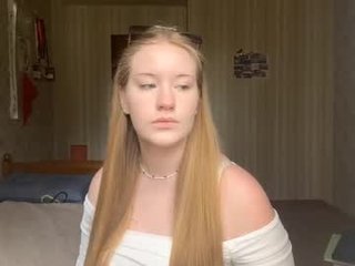 Webcam Belle - love_haven depraved blonde cam girl presents her pussy drilled