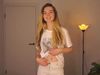 Webcam Belle - elizabethennals cam girl in beautiful lingerie girl shows off her pussy on camera