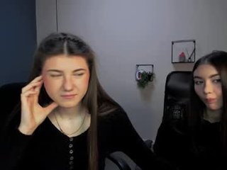 Webcam Belle - lissa_night teen couple with sensual moans filling the chatroom