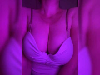 Webcam Belle - sweetdee07 teen european cam chick in a wonderful and sensual live sex action
