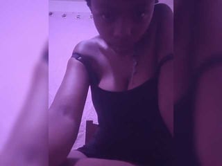 Webcam Belle - shaazzym ebony cam babe gets her shaved pussy worked over on camera