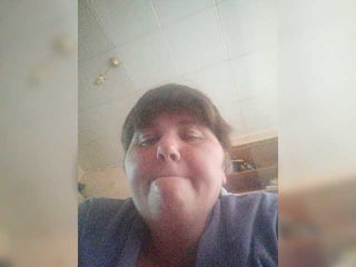 Webcam Belle - athometi european cam babe offers her hairy pussy for live sex experiments