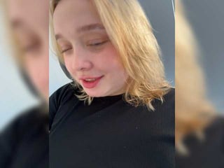 Webcam Belle - alinaadams cam girl loves her sweet pussy penetrated hard