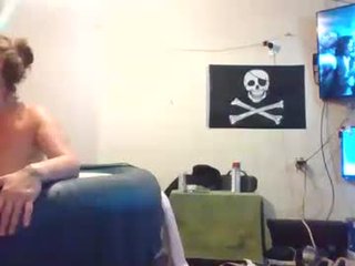 Webcam Belle - leatherluvefuck kinky cam slut goes for deeper pussy insertions online